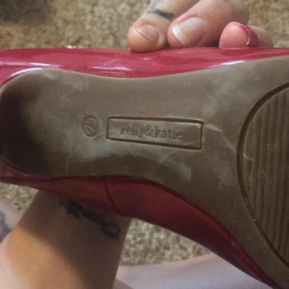 Red high heels - Picture 3 of 3